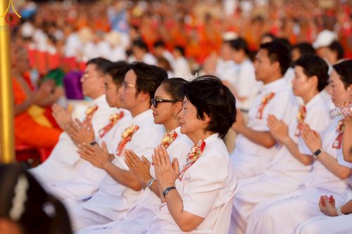 ภาพ No.221721:วันอังคารที่ 22 เมษายน พ.ศ. 2568 ภาพพิธีถวายมหาสังฆทานคณะสงฆ์ 40,000 กว่าวัดทั่วประเทศ เนื่องในวันคุ้มครองโลก ชุดที่ 2 (ปลื้มให้สมการรอคอย) ณ ลานธรรมพระมหาธรรมกายเจดีย์ วัดพระธรรมกาย