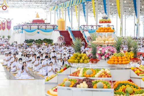 ภาพ No.151324:พิธีบูชาข้าวพระ ในวันอาทิตย์ต้นเดือน วันที่ 1 กันยายน พ.ศ. 2567 ณ สภาธรรมกายสากล วัดพระธรรมกาย