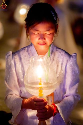 ภาพ No.192797:พิธีจุดประทีปถวายเป็นพุทธบูชา และบูชาธรรมมหาปูชนียาจารย์ ณ อนุสรณ์สถานคลองบางนางแท่น อ.สามพราน จ.นครปฐม ในโครงการธรรมยาตรา กตัญญูบูชา มหาปูชนียาจารย์ พระมงคลเทพมุนี(สด จนฺทสโร) พระผู้ปราบมาร อนุสรณ์สถาน 7 แห่ง ปีที่ 13 วันที่ 10 มกราคม พ.ศ. 2568