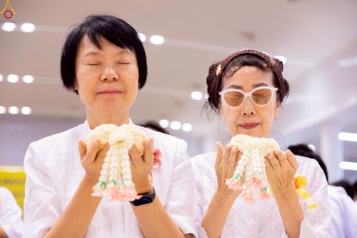 ภาพ No.243765:วันอาทิตย์ที่ 7 กันยายน พ.ศ. 2568 พิธีบูชาครูผู้ค้นพบวิชชาธรรมกาย , พิธีบูชาข้าวพระ ณ สภาธรรมกายสากล วัดพระธรรมกาย