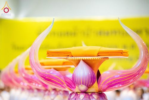 ภาพ No.134464:พิธีทอดผ้าป่าสมทบ มหาสังฆทาน 10,000 วัด ทั่วไทย วันอาทิตย์ต้นเดือนที่ 7 เมษายน พ.ศ.2567 ณ ห้องแก้วสารพัดนึก 1 สภาธรรมกายสากล  วัดพระธรรมกาย จ.ปทุมธานี