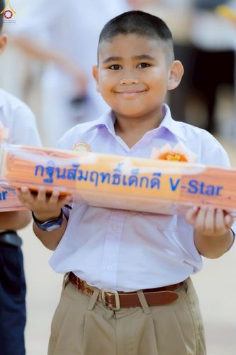 ภาพ No.246078:วันเสาร์ที่ 13 กันยายน พ.ศ. 2568 พิธีมอบผ้าไตรประธานกฐินสัมฤทธิ์เด็กดี V-Star ณ สภาธรรมกายสากล วัดพระธรรมกาย