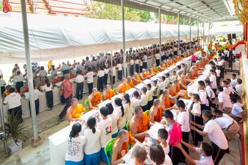 ภาพ No.234542:วันพฤหัสบดีที่ 24 กรกฎาคม พ.ศ. 2568 พิธีถวายสังฆทานแก่คณะสงฆ์ 323 วัด , พิธีมอบกองทุนหนุนแรงใจช่วยครูใต้ , พิธีทำบุญส่วนกุศลแด่ผู้วายชนม์ ในเหตุการณ์ความไม่สงบ 4 จังหวัด ชายแดนภาคใต้ (ปัตตานี , ยะลา , นราธิวาส , สงขลา) ปีที่ 21 ครั้งที่ 179 ณ วัดเวฬุวัน 