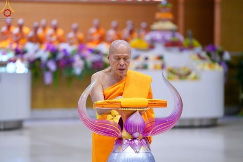 ภาพ No.178130:พิธีทอดผ้าป่าต้นสมบัติจักรพรรดิ ในวันอาทิตย์ที่ 1 ธันวาคม พ.ศ. 2567 ณ สภาธรรมกายสากล วัดพระธรรมกาย