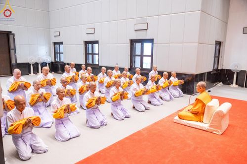 ภาพ No.156825:พิธีบรรพชาอุปสมบท ธรรมทายาท โครงการอุปสมบทหมู่บูชาธรรมครบรอบ 107 ปี วันครูผู้ค้นพบวิชชาธรรมกาย ณ โบสถ์พระไตรปิฏก วัดพระธรรมกาย วันเสาร์ที่ 14 กันยายน พ.ศ. 2567