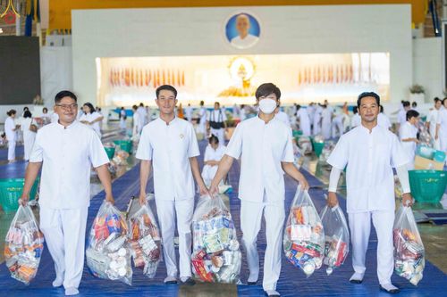 ภาพ No.345480:วันพฤหัสบดีที่ 27 สิงหาคม พ.ศ.2569 พิธีตักบาตรในวันธรรมชัย ณ สภาธรรมกายสากล วัดพระธรรมกาย ปทุมธานี