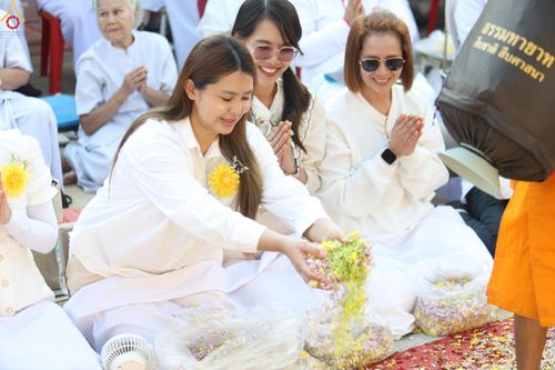 ภาพ No.295233:วันที่ 16 มกราคม พ.ศ. 2569 พิธีต้อนรับพระธรรมยาตรา อนุสรณ์สถานลำดับที่ 4 (ภาพชุดที่ 2) สถานที่เกิดด้วยกายธรรม ณ วัดโบสถ์บน ต.บางคูเวียง จ.นนทบุรี ในโครงการธรรมยาตรา กตัญญูบูชา มหาปูชนียาจารย์ พระมงคลเทพมุนี(สด จนฺทสโร) พระผู้ปราบมาร อนุสรณ์สถาน 7 แห่ง ปี