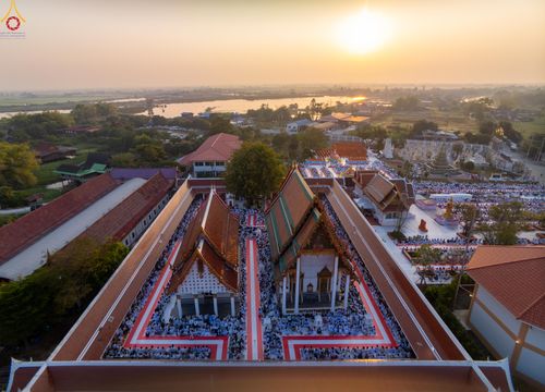 ภาพ No.294359:วันที่ 14 มกราคม พ.ศ. 2569 พิธีตักบาตรพระธรรมยาตรา ณ วัดสองพี่น้อง ต.ต้นตาล อ.สองพี่น้อง จ.สุพรรณบุรี ในโครงการธรรมยาตรา กตัญญูบูชา มหาปูชนียาจารย์ พระมงคลเทพมุนี(สด จนฺทสโร) พระผู้ปราบมาร อนุสรณ์สถาน 7 แห่ง ปีที่ 14