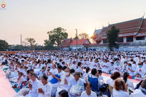 ภาพ No.297555:วันที่ 18 มกราคม พ.ศ. 2569 พิธีตักบาตรพระธรรมยาตรา ณ วัดโบสถ์บน ต.บางคูเวียง จ.นนทบุรี อนุสรณ์สถานลำดับที่ 4 สถานที่เกิดด้วยกายธรรม ในโครงการธรรมยาตรา กตัญญูบูชา มหาปูชนียาจารย์ พระมงคลเทพมุนี(สด จนฺทสโร) พระผู้ปราบมาร อนุสรณ์สถาน 7 แห่ง ปีที่ 14