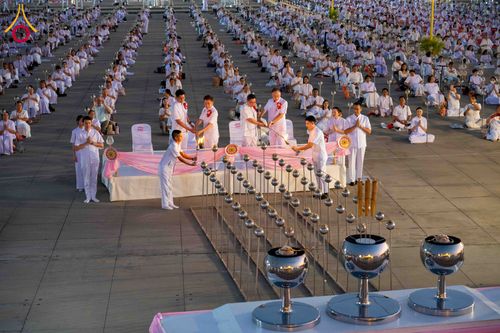 ภาพ No.312185:วันอังคารที่ 3 มีนาคม พ.ศ.2569 พิธีเวียนประทักษิณและจุดมาฆประทีป ณ ลานธรรมพระมหาธรรมกายเจดีย์ วัดพระธรรมกาย