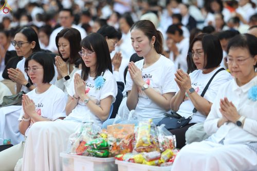 ภาพ No.289246:วันที่ 7 มกราคม พ.ศ. 2569 พิธีตักบาตรพระธรรมยาตรา ณ อนุสรณ์สถานลำดับที่ 1 สถานที่เกิดด้วยรูปกายเนื้อ อนุสรณ์สถานมหาวิหารพระมงคลเทพมุนี (โลตัสแลนด์) อ.สองพี่น้อง จ.สุพรรณบุรี ในโครงการธรรมยาตรา กตัญญูบูชา มหาปูชนียาจารย์ พระมงคลเทพมุนี(สด จนฺทสโร) พระผู้ป