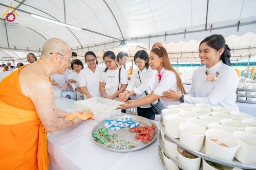 ภาพ No.297966:วันที่ 19 มกราคม พ.ศ. 2569 พิธีถวายภัตตาหารเป็นสังฆทาน แด่พระธรรมยาตรา ณ อนุสรณ์สถานบางปลา วัดบางปลา อำเภอบางเลน จังหวัดนครปฐม ในโครงการธรรมยาตรา กตัญญูบูชา มหาปูชนียาจารย์ พระมงคลเทพมุนี(สด จนฺทสโร) พระผู้ปราบมาร อนุสรณ์สถาน 7 แห่ง ปีที่ 14