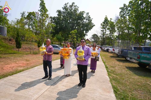 ภาพ No.317651:วันพฤหัสบดีที่ ๒ เมษายน พ.ศ.๒๕๖๙ พิธีบรรพชาสามเณรภาคฤดูร้อน น้อมบูชาธรรมอายุวัฒนมงคล ๘๒ ปี หลวงพ่อธัมมชโย และ ถวายเป็นพระราชกุศลแด่ สมเด็จพระกนิษฐาธิราชเจ้ากรมสมเด็จพระเทพรัตน์ราชสุดาฯ สยามบรมราชกุมารี รุ่นที่ ๑๓ ณ วัดทุ่งเจริญธรรม อำเภออมก๋อย จังหวัดเชี