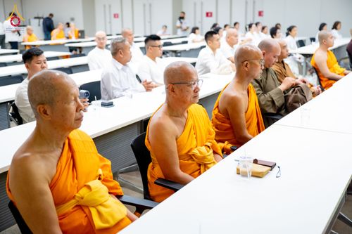 ภาพ No.324765:วันอังคารที่ 21 เมษายน พ.ศ.2569  หลวงพ่อทัตตชีโว รองเจ้าอาวาสวัดพระธรรมกาย ถวายการต้อนรับและปฏิสันถารคณะสงฆ์จากประเทศเวียดนาม