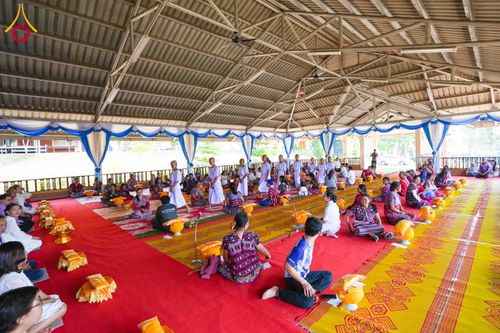 ภาพ No.317713:วันพฤหัสบดีที่ ๒ เมษายน พ.ศ.๒๕๖๙ พิธีบรรพชาสามเณรภาคฤดูร้อน น้อมบูชาธรรมอายุวัฒนมงคล ๘๒ ปี หลวงพ่อธัมมชโย และ ถวายเป็นพระราชกุศลแด่ สมเด็จพระกนิษฐาธิราชเจ้ากรมสมเด็จพระเทพรัตน์ราชสุดาฯ สยามบรมราชกุมารี รุ่นที่ ๑๓ ณ วัดทุ่งเจริญธรรม อำเภออมก๋อย จังหวัดเชี