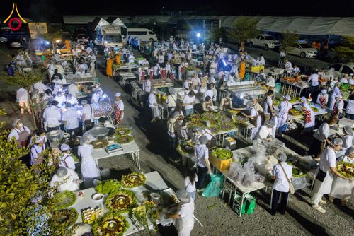 ภาพ No.295786:วันที่ 17 มกราคม พ.ศ. 2569 พิธีถวายภัตตาหารเป็นสังฆทาน แด่พระธรรมยาตรา ณ วัดโบสถ์บน ต.บางคูเวียง จ.นนทบุรี อนุสรณ์สถานลำดับที่ 4 สถานที่เกิดด้วยกายธรรม ในโครงการธรรมยาตรา กตัญญูบูชา มหาปูชนียาจารย์ พระมงคลเทพมุนี(สด จนฺทสโร) พระผู้ปราบมาร อนุสรณ์สถาน 7 แ