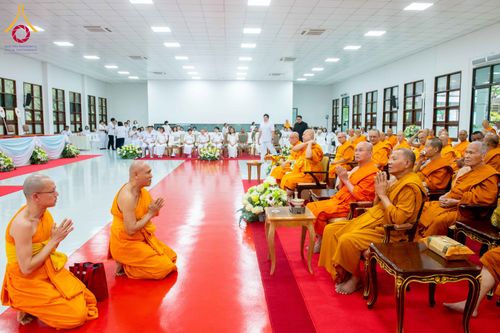 ภาพ No.314429:วันพฤหัสบดีที่ 19 มีนาคม พ.ศ. 2569 พิธีบำเพ็ญกุศล คุณพ่อณรงค์ จินตมากุล โยมบิดา พระครูปลัดรัตนวีรวัฒน์ (รังสฤษดิ์ อิทฺธิจินตโก) ที่ปรึกษาเจ้าคณะจังหวัดปทุมธานี เจ้าอาวาสวัดพระธรรมกาย  ณ ห้องปลูกศรัทธา 2 วัดพระธรรมกาย ปทุมธานี