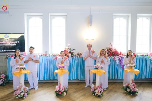 ภาพ No.82869:พิธีทอดผ้าป่าฉลองวัดพระธรรมกายนอร์ธสวีเดน  ในโอกาสสถาปนาครบรอบ 7 ปี  และพิธีวางแผ่นจารึกนามมงคล หน้าต่างบานทรัพย์ วันอาทิตย์ที่ 18 มิถุนายน พ.ศ.2566 ณ วัดพระธรรมกายนอร์ธสวีเดน ประเทศสวีเดน