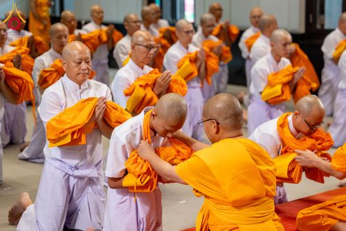 ภาพ No.286601:วันเสาร์ที่ 12 กรกฏาคม พ.ศ.2568 พิธีบรรพชาอุปสมบท  โครงการบรรพชาอุปสมบทหมู่ ธรรมทายาทนานาชาติ(ภาคภาษาจีน), โครงการบรรพชาสามเณร โรงเรียนนานาชาติ รุ่นที 14