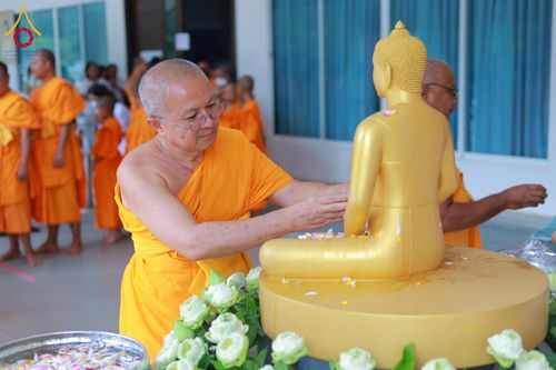 ภาพ No.321914:วันที่ 12 เมษายน พ.ศ.2569 ตักบาตรสงกรานต์ฉลองสามเณรใหม่  ณ ศูนย์ปฏิบัติธรรมระยอง(บ้านช่องลม)