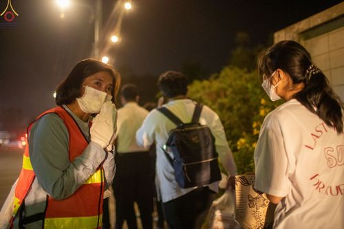 ภาพ No.73509:พิธีจุดประทีปถวายเป็นพุทธบูชา และบูชาธรรมมหาปูชนียาจารย์ ในโครงการธรรมยาตรากตัญญูบูชา มหาปูชนียาจารย์ พระมงคลเทพมุนี(สด จนฺทสโร) พระผู้ปราบมาร ปีที่ 11 ณ อนุสรณ์สถานลำดับที่ 4 สถานที่เกิดด้วยกายธรรม วัดโบสถ์ (บน) บางคูเวียง อ.บางกรวย จ.นนทบุรี วันที่ 21 