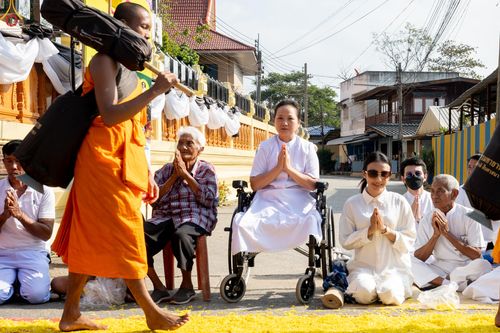 ภาพ No.290419:วันที่ 7 มกราคม พ.ศ. 2569 พิธีต้อนรับพระธรรมยาตรา ณ อนุสรณ์สถานลำดับที่ 2  สถานที่ตั้งมโนปณิธานบวชตลอดชีวิต อนุสรณ์สถานคลองบางนางแท่น (ภาพชุดที่ 2) อ.สามพราน จ.นครปฐม ในโครงการธรรมยาตรา กตัญญูบูชา มหาปูชนียาจารย์ พระมงคลเทพมุนี(สด จนฺทสโร) พระผู้ปราบมาร 