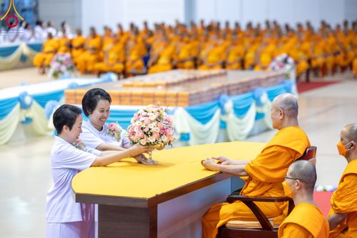 ภาพ No.92372:พิธีทอดกฐินธรรมชัยเพื่อสร้างอาคาร 115 ปี คุณยายอาจารย์มหารัตนอุบาสิกาจันทร์ ขนนกยูง อาทิตย์ต้นเดือนที่ 5 พฤศจิกายน พ.ศ. 2566 ณ วัดพระธรรมกาย จ.ปทุมธานี