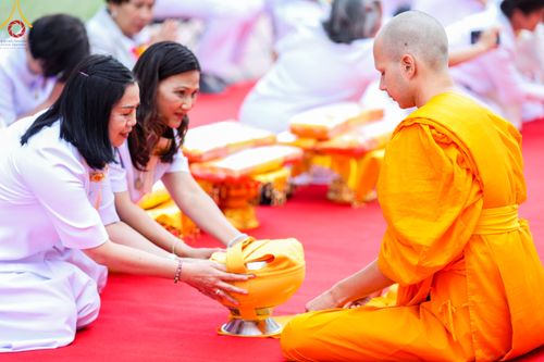 ภาพ No.83876:พิธีเวียนประทักษิณ,พิธีบรรพชาและพิธีอุปสมบทหมู่ ในโครงการอบรมพระธรรมทายาทในทวีปยุโรป  รุ่นที่ 9 วันอาทิตย์ที่ 16 กรกฎาคม พ.ศ. 2566 ณ วัดพระธรรมกายเบเนลักซ์  ประเทศเบลเยียม