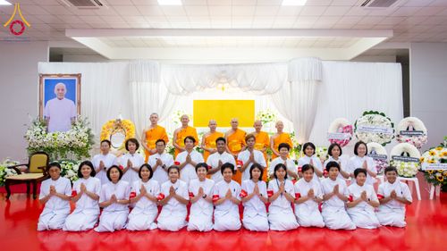 ภาพ No.314497:วันพฤหัสบดีที่ 19 มีนาคม พ.ศ. 2569 พิธีบำเพ็ญกุศล คุณพ่อณรงค์ จินตมากุล โยมบิดา พระครูปลัดรัตนวีรวัฒน์ (รังสฤษดิ์ อิทฺธิจินตโก) ที่ปรึกษาเจ้าคณะจังหวัดปทุมธานี เจ้าอาวาสวัดพระธรรมกาย  ณ ห้องปลูกศรัทธา 2 วัดพระธรรมกาย ปทุมธานี