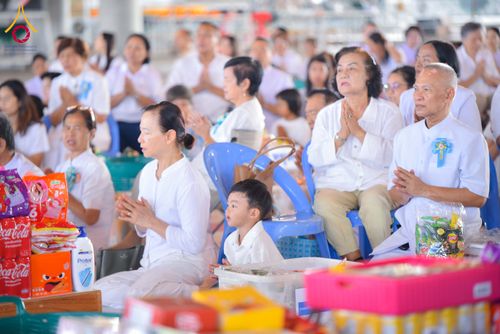 ภาพ No.320706:วันที่ 11 เมษายน พ.ศ.2569 พิธีตักบาตรฉลองสามเณรใหม่ โครงการบรรพชาสามเณรกล้าตะวัน ณ มหารัตนวิหาคด คอร์ 25 ชั้น 2 วัดพระธรรมกาย