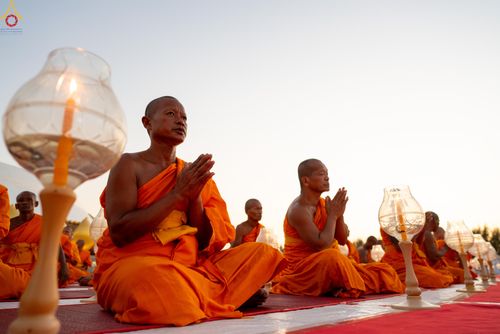 ภาพ No.302354:วันที่ 23 มกราคม พ.ศ. 2569 พิธีจุดประทีปธรรมถวายเป็นพุทธบูชา (ภาพชุดที่ 2) และบูชาธรรมมหาปูชนียาจารย์  ณ อนุสรณ์สถานลำดับที่ 5 สถานที่เผยแผ่วิชชาธรรมกายครั้งแรก อนุสรณ์สถานบางปลา วัดบางปลา อำเภอบางเลน จังหวัดนครปฐม ในโครงการธรรมยาตรา กตัญญูบูชา มหาปูชนีย