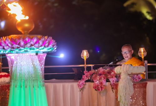 ภาพ No.302941:วันที่ 24 มกราคม พ.ศ. 2569 พิธีจุดประทีปธรรมถวายเป็นพุทธบูชา  และบูชาธรรมมหาปูชนียาจารย์  ณ อาคารธรรมยาตรา กตัญญูบูชามหาปูชนียาจารย์  ตรงข้ามวัดปากน้ำภาษีเจริญ จ.กรุงเทพมหานคร ในโครงการธรรมยาตรา กตัญญูบูชา มหาปูชนียาจารย์ พระมงคลเทพมุนี(สด จนฺทสโร) พระผู