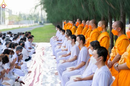 ภาพ No.82579:พิธีตัดปอยผมและปลงผมนาคธรรมทายาท ในโครงการอุปสมบทหมู่ธรรมทายาทพุทธศาสตร์สากล รุ่นที่ 7 (ภาคฤดูฝน) วันอาทิตย์ที่ 11 มิถุนายน พ.ศ. 2566 ณ  วัดพระธรรมกาย