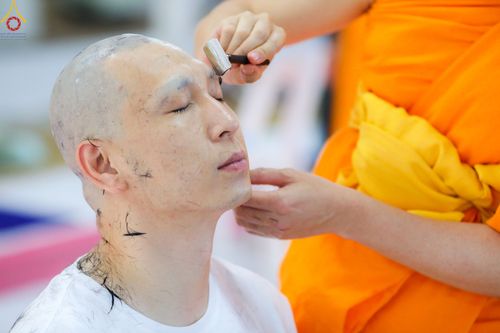 ภาพ No.83257:พิธีตัดปอยผมและปลงผม ในโครงการบรรพชาอุปสมบทหมู่ ธรรมทายาทนานาชาติ (ภาคภาษาจีน) รุ่นที่ 18 ณ วัดพระธรรมกาย วันเสาร์ที่ 8 กรกฎาคม พ.ศ.2566