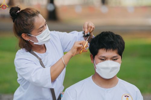 ภาพ No.80076:พิธีตัดปอยผมและปลงผมนาคธรรมทายาท โครงการอุปสมบทหมู่ธรรมทายาท พุทธศาสตร์สากลรุ่นที่ 7 (ภาคฤดูร้อน) วันอาทิตย์ที่ 9 เมษายน พ.ศ.2566
