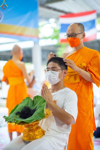 ภาพ No.83250:พิธีตัดปอยผมและปลงผม ในโครงการบรรพชาอุปสมบทหมู่ ธรรมทายาทนานาชาติ (ภาคภาษาจีน) รุ่นที่ 18 ณ วัดพระธรรมกาย วันเสาร์ที่ 8 กรกฎาคม พ.ศ.2566