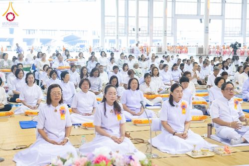 ภาพ No.287214:วันที่ 3 มกราคม พ.ศ.2569 พิธีถวายภัตตาหารเป็นสังฆทาน แด่พระธรรมยาตรา ณ วัดพระธรรมกาย  จังหวัดปทุมธานี ในโครงการธรรมยาตรา กตัญญูบูชา มหาปูชนียาจารย์ พระมงคลเทพมุนี(สด จนฺทสโร) พระผู้ปราบมาร อนุสรณ์สถาน 7 แห่ง ปีที่ 14