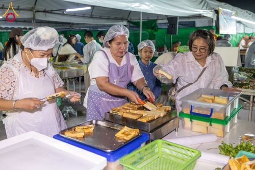 ภาพ No.289762:วันที่ 8 มกราคม พ.ศ. 2569 พิธีถวายภัตตาหารเป็นสังฆทาน แด่พระธรรมยาตรา ณ อนุสรณ์สถานคลองบางนางแท่น อ.สามพราน จ.นครปฐม ในโครงการธรรมยาตรา กตัญญูบูชา มหาปูชนียาจารย์ พระมงคลเทพมุนี(สด จนฺทสโร) พระผู้ปราบมาร อนุสรณ์สถาน 7 แห่ง ปีที่ 14