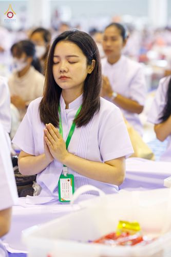 ภาพ No.76743:พิธีตักบาตรข้าวสารอาหารแห้ง  ณ บ้านแก้วเรือนทองคุณยายฯ สภาธรรมกายสากล  วัดพระธรรมกาย จ.ปทุมธานี  ในวันอาทิตย์ต้นเดือนที่ 6 มีนาคม พ.ศ. 2566