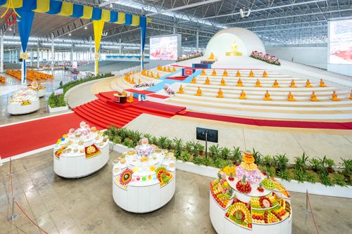 ภาพ No.105453:พิธีปฏิบัติธรรมและพิธีบูชาข้าวพระ ในวันจันทร์ที่ 1 มกราคม พ.ศ. 2567 ณ สภาธรรมกายสากล วัดพระธรรมกาย