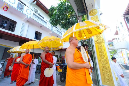 ภาพ No.317827:วันที่ 1 เมษายน พ.ศ. 2569 พิธีสวดธัมมจักกัปปวัตตนสูตรนานาชาติ ในวันพระใหญ่ ขึ้น 15 ค่ำ เดือน 5 (Poya Day)  ณ ศรีธรรมนันทะปิริเวนะ เเละ  วัดวิมลวิหาร นาวละ ประเทศศรีลังกา