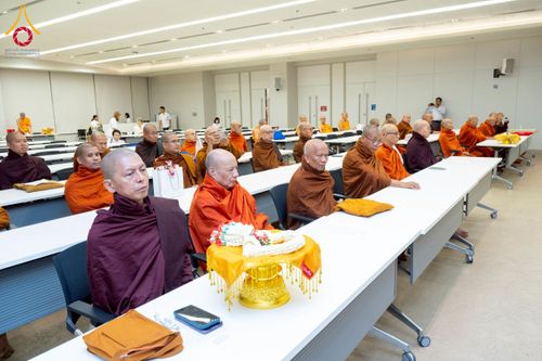 ภาพ No.223041:วันที่ 24 เมษายน พ.ศ. 2568 หลวงพ่อทัตตชีโวต้อนรับคณะสงฆ์เมียนมา ณ อาคาร 100 ปี คุณยายมหารัตนอุบาสิกาจันทร์ ขนนกยูง วัดพระธรรมกาย