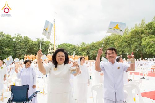 ภาพ No.261839:วันที่ 14 ตุลาคม พ.ศ. 2568 พิธีกลั่นแผ่นดิน โปรยทรายตอกเสาเข็มมหามงคลต้นแรก  สร้างองค์พระเจดีย์และจุดประทีปถวายเป็นพุทธบูชา ณ ศูนย์ปฏิบัติธรรมชัยนาท ต.ธรรมามูล อ.ชัยนาท จ.ชัยนาท