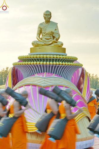 ภาพ No.186879:พระธรรมยาตราปฏิบัติธรรม และถ่ายภาพหมู่ประวัติศาสตร์ ปีที่ 13 ณ ลานทิศตะวันออก มหาวิหารพระมงคลเทพมุนี วัดพระธรรมกาย จ.ปทุมธานี วันเสาร์ที่ 28 ธันวาคม พ.ศ. 2567