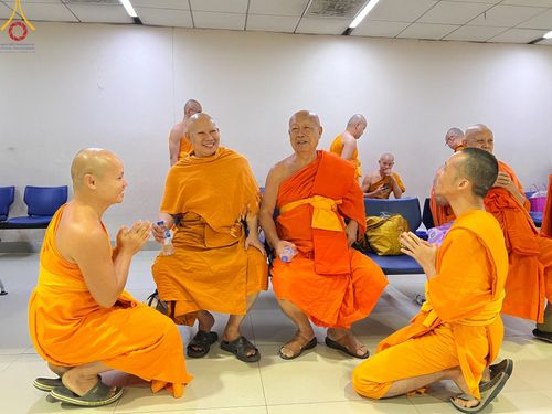 ภาพ No.60271:การต้อนรับพระสังฆาธิการ 10,000 กว่าวัดทั่วประเทศ พิธีมอบปัจจัยช่วยเหลือครู 4 จังหวัดชายแดนภาคใต้ พิธีปฏิบัติธรรม ในวันคุ้มครองโลก วันจันทร์ที่ 22 เมษายน พ.ศ.2567 ณ วัดพระธรรมกาย จ.ปทุมธานี