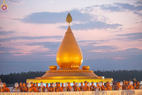 ภาพ No.129560:พิธีจุดประทีป 10,000 ดวง น้อมถวายเป็นพุทธบูชา ณ มหารัตนเจดีย์สิริปทุมสวรรค์ (เจดีย์อริยพุทธะ 5 พระองค์) ศูนย์ปฏิบัติธรรมภาคใต้ อ.บางกล่ำ จ.สงขลา  วันที่ 10 มีนาคม พ.ศ. 2567