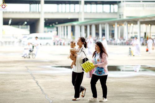 ภาพ No.240353:วันพุธที่ 27 สิงหาคม พ.ศ. 2568 พิธีตักบาตร ในวันธรรมชัย ณ วัดพระธรรมกาย จ.ปทุมธานี