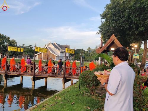 ภาพ No.169667:พิธีทอดกฐิน ณ วัดตระพังทอง ตำบลเมืองเก่า อำเภอเมือง จังหวัดสุโขทัย (มีอายุเก่าแก่ 741ปี) ในโครงการกฐินสามัคคีทั่วไทย 30,000 วัด บูชาธรรม 80 ปี หลวงพ่อธัมมชโย โดยคณะศิษยานุศิษย์วัดพระธรรมกาย วันที่ 26 ตุลาคม พ.ศ. 2567