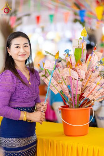 ภาพ No.171661:พิธีทอดกฐิน ณ วัดมหาโพธิ์ จ.ลพบุรี ในโครงการกฐินสามัคคีทั่วไทย 30,000 วัด บูชาธรรม 80 ปี หลวงพ่อธัมมชโย โดยคณะศิษยานุศิษย์วัดพระธรรมกาย วันที่ 27 ตุลาคม พ.ศ. 2567