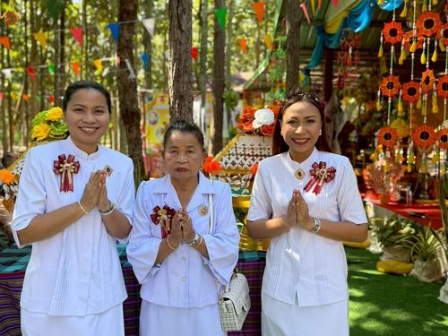 ภาพ No.259950:วันที่ 19 ตุลาคม พ.ศ. 2568 พิธีทอดกฐินสามัคคีทั่วไทย 30,000 วัด โดยคณะศิษยานุศิษย์ บูชาธรรม 81 ปี หลวงพ่อธัมมชโย ณ วัดป่าคำยิ่งหมีพนาไพร อำเภอนามน จังหวัดกาฬสินธุ์